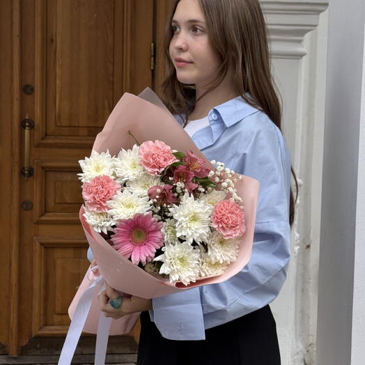 Букет с герберой и хризантемой