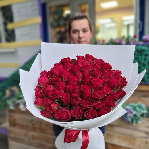 51 красная Роза в белом