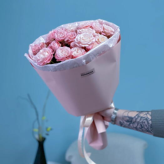 7 нежно-розовых кустовых роз