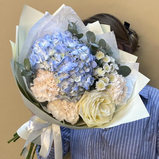 Букет из гортензии, диантусов и пионовидной розы 🌸