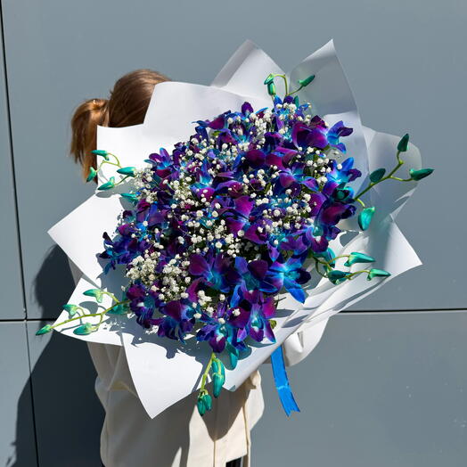 Букет ярких орхидеи с гипсофилой. Авторский букет 301. Leoraflowers