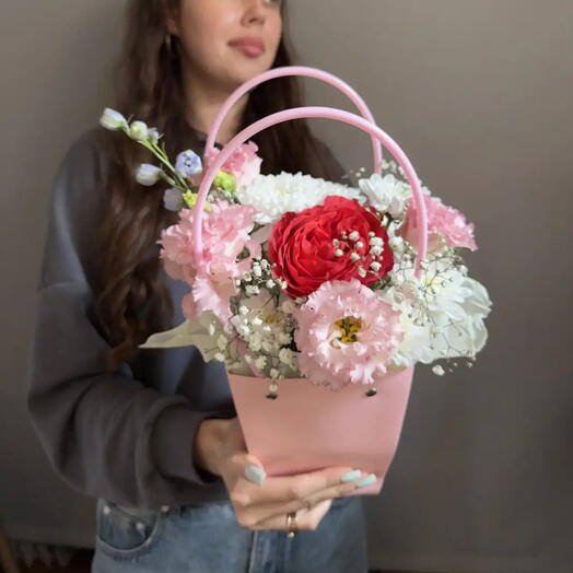 Цветы в коробке нежные. Гипсофилла Роза Эустома