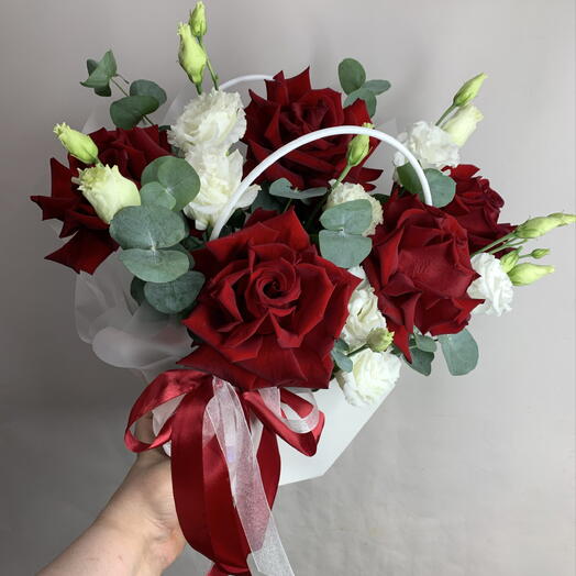 Композиция с красными розами