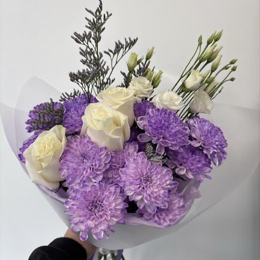 Фиолетовый букет с хризантемой и розами «Лавандовый мир» 💜