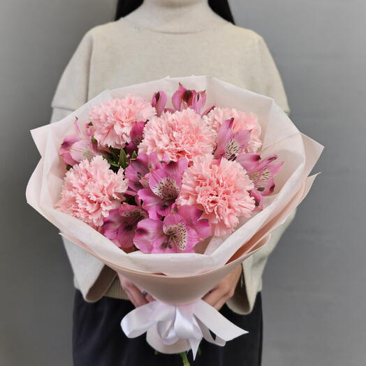 Альстромерия с нежно розовой гвоздикой мини букет les fleur (В0074)