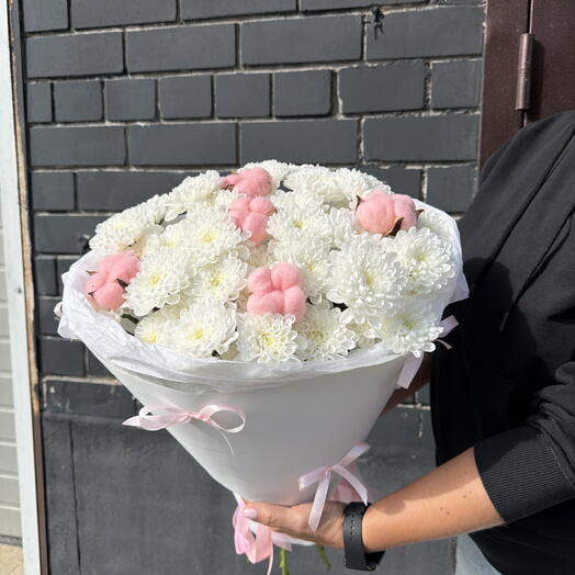 Букет из хризантемы и хлопка