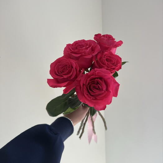 Малиновые розы для неё
