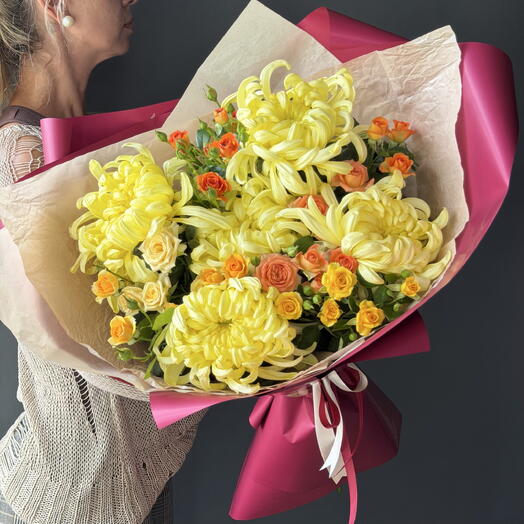 Шикарный букет из желтой хризантемы Виена и крымской кустовой розы 🧡💛♥️