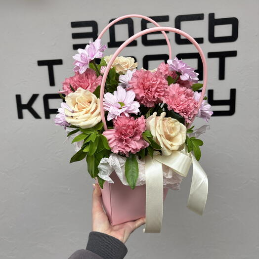 Розовая сумочка с диантусами