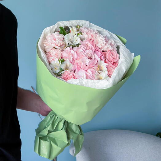 Букет из розовых гвоздик и альстромерии «Весенний поцелуй» 💕 41950