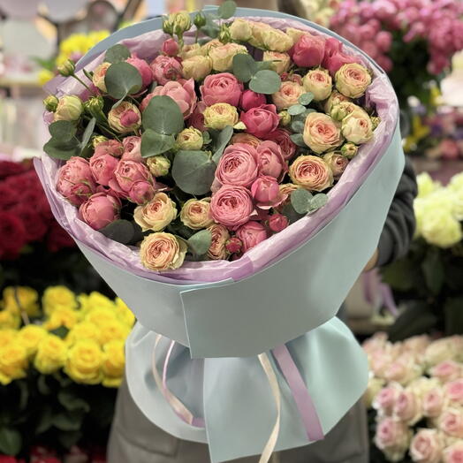 Elegancia Francesa — букет из кустовых пионовидных роз