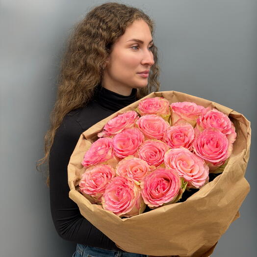 Букет из роз в крафте