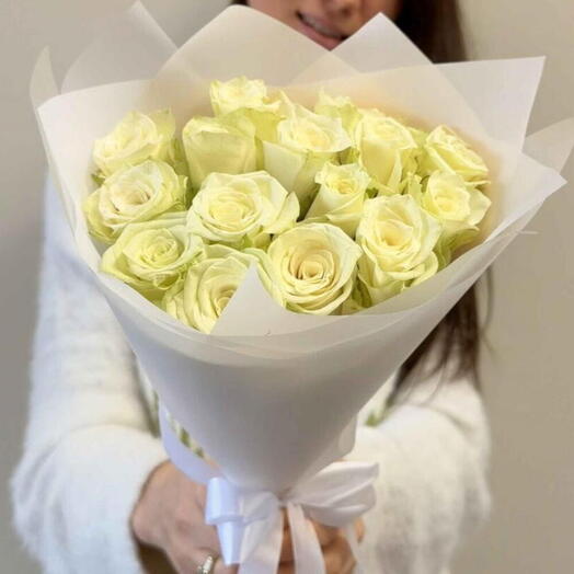 Букет из 15 белых роз афена