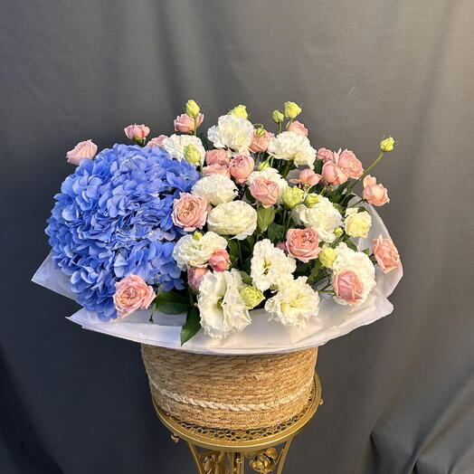 Planter with Juliette