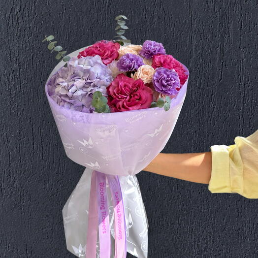 Букет «Лиловый вайб» 💜 с гортензией, пионовидными розами и гвоздикой
