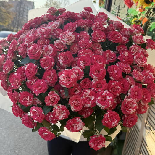Букет из 25 кустовых роз
