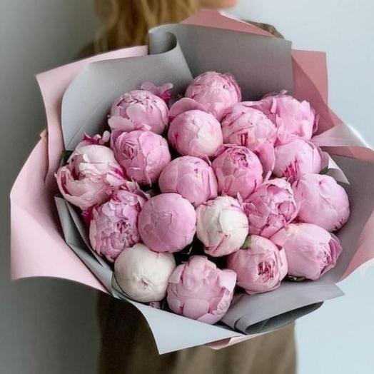 Bouquet of 19 pink peonies