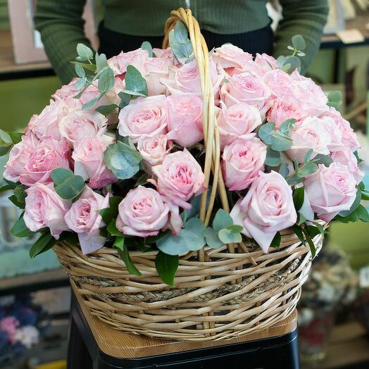 Basket of peony-shaped roses Ohara