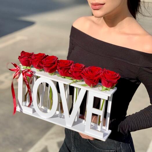 Розы в колбе «Love»