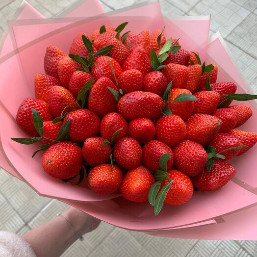 Bouquet of strawberries