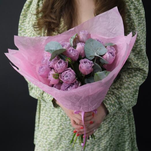 Mono de rosas de lavanda con eucalipto