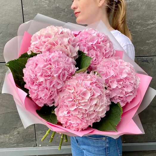Lush bouquet with pink hydrangea, 5 pcs