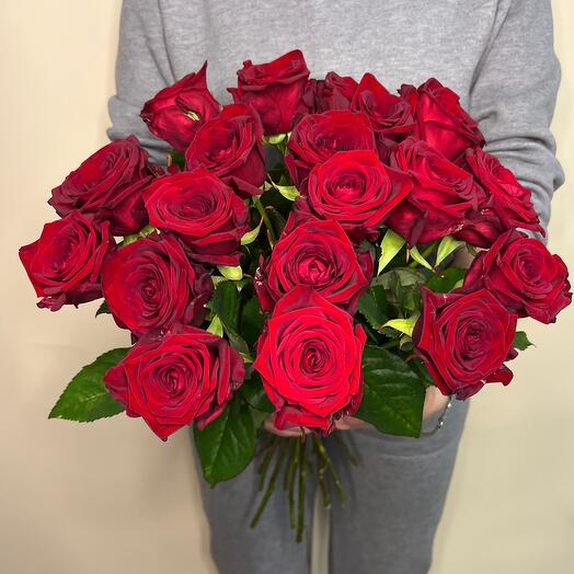19 red roses