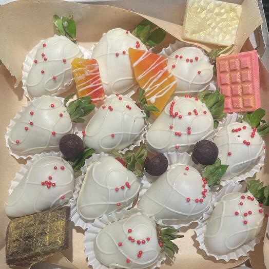 Клубника в шоколаде , 12 шт