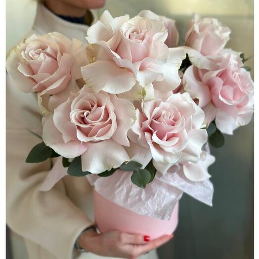 7 delicadas rosas francesas en una Caja
