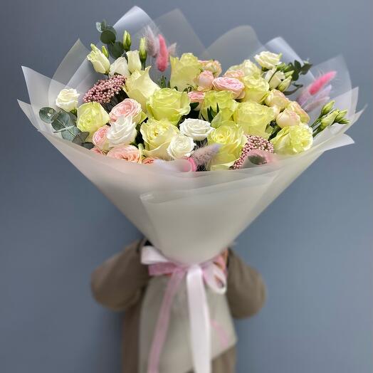 A large bouquet of Roses with bush roses and azotamnus💐💐💐