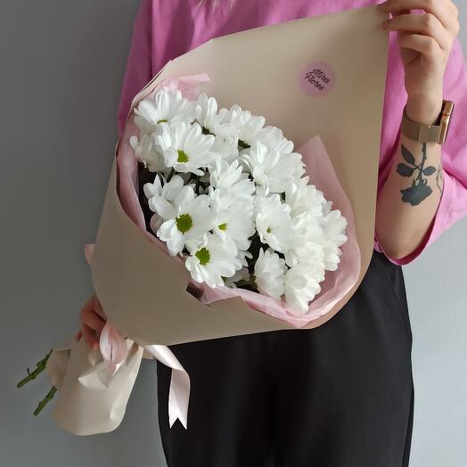 Bouquet compliment of chrysanthemums daisies
