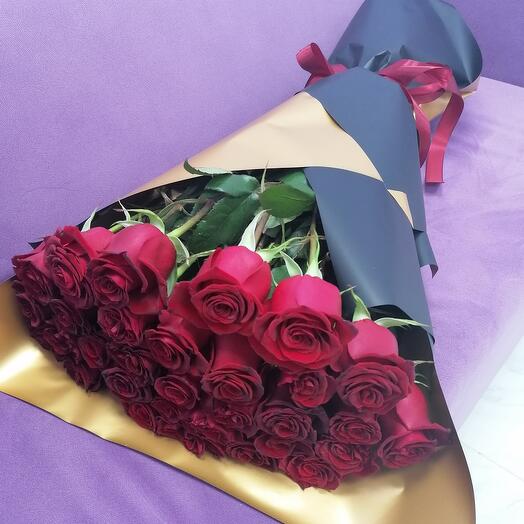 Bouquet of tall red roses