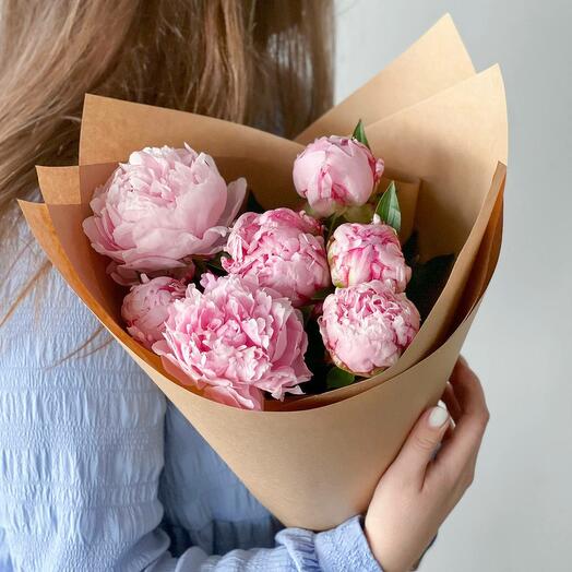 7 розовых пионов в крафте 245