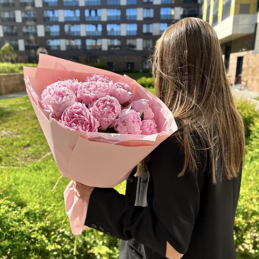 Bouquet of pink peonies