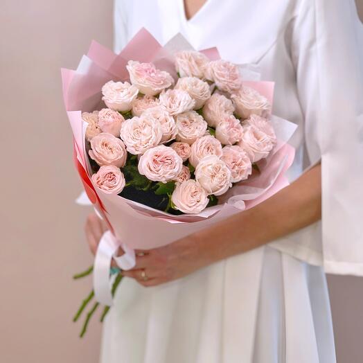 Pink bush roses in a bouquet. Bouquet 038