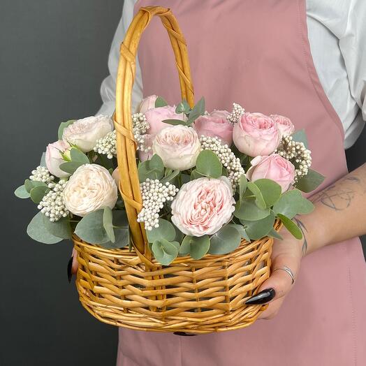 Flowers in the basket. Bush roses of Mansfield Park and Ozothamnus (S)