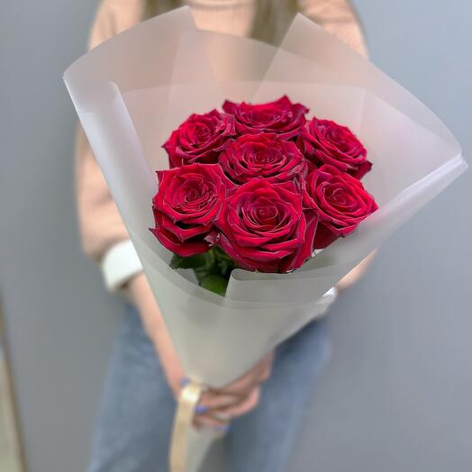 7 red roses Ecuador