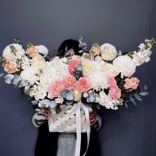 Корзина с цветами