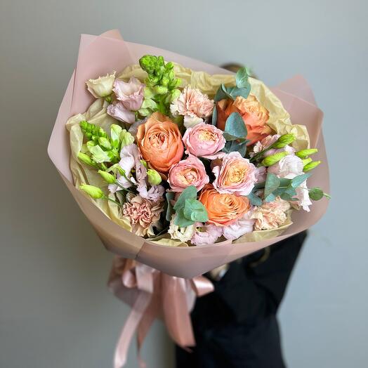 Bouquet 185 из пионовидных роз, ароматных диантусов и эустомы