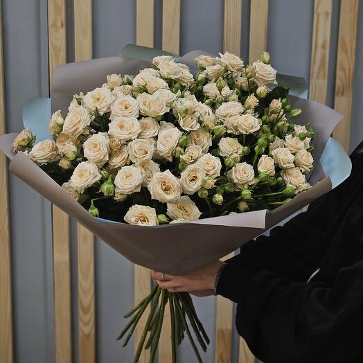 Букет из кустовых роз "Таня" 70 см