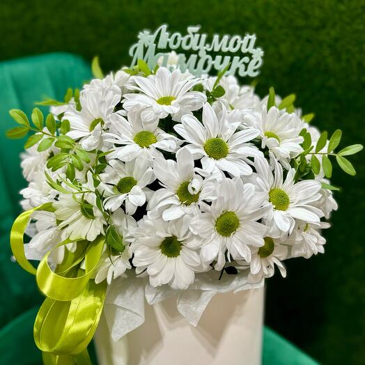 Коробка белых ромашек