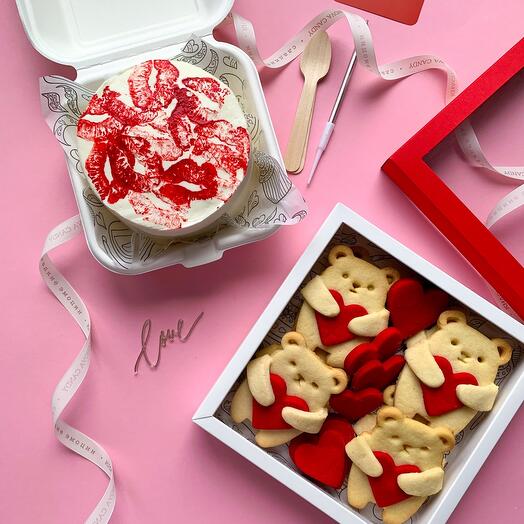 Set of "Love" Cute Teddy Bear cookies with hearts and bento cake Kisses. To my beloved, to my beloved, to my girlfriend, to my boyfriend