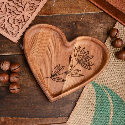 Менажница в виде сердца с гравировкой