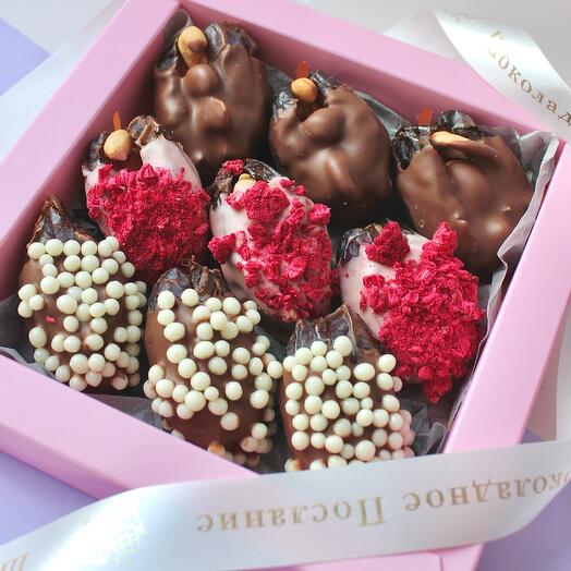 Королевские финики в шоколаде с орехами в розовой коробке 🩷
