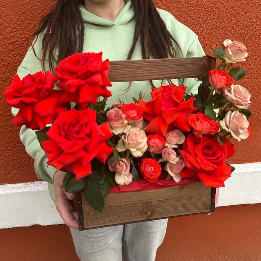 Caja brillante con rosas