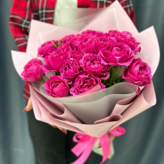 Букет из кустовых пионовидных роз