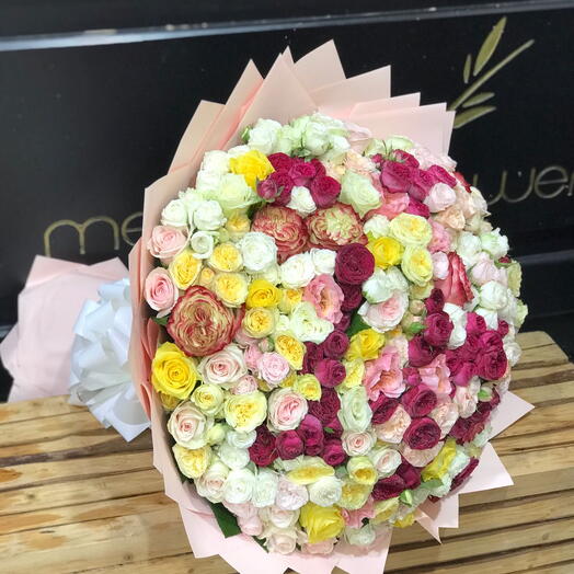 Charm Bouquet of Mixed Garden Roses -2  Букет Шарм смешанных сортов садовых роз (Buket Sharm smeshannykh sortov sadovykh roz)