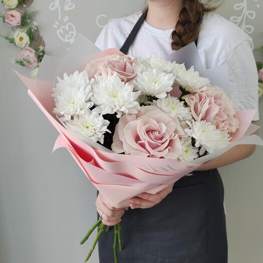 Bouquet of French roses and chrysanthemums.