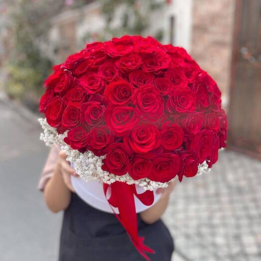 Rosas rojas en una Caja