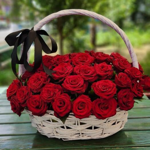Red roses  in basket
